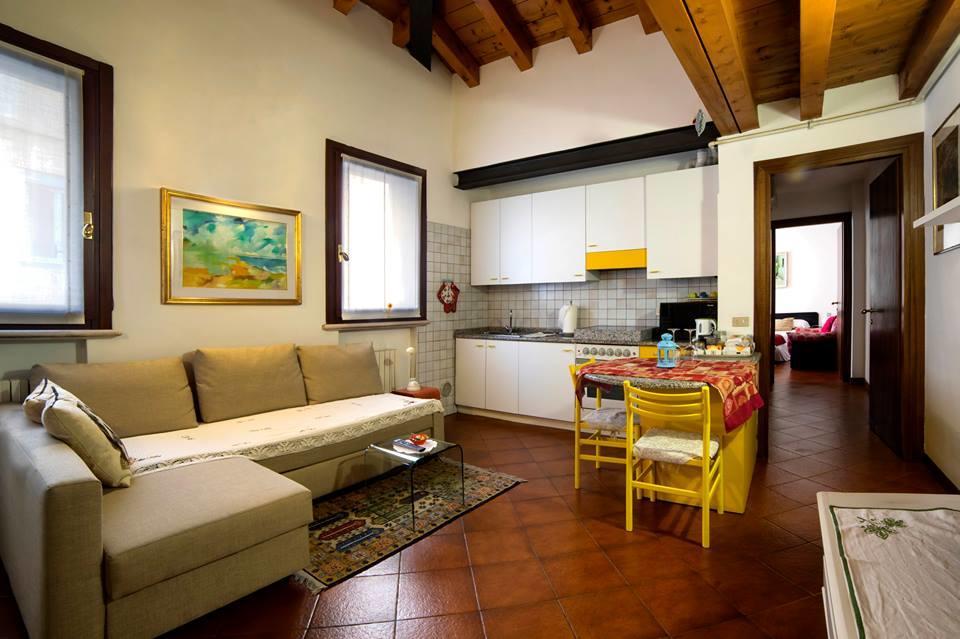 Holiday Treviso Suite Lombardi Экстерьер фото